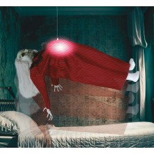 Muerta levitando