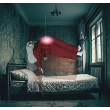 Muerta levitando