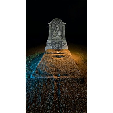 Lápida con fantasma