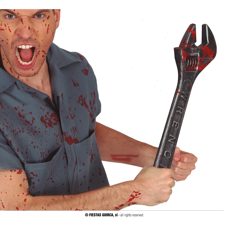 Llave inglesa con sangre