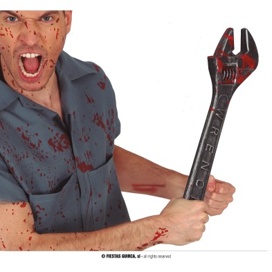 Llave inglesa con sangre